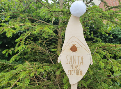 Santa Please Stop Here Sign - Wooden Santa Sign 'Santa Please Stop Here' - Christmas Sign for Children - Christmas Eve Gift