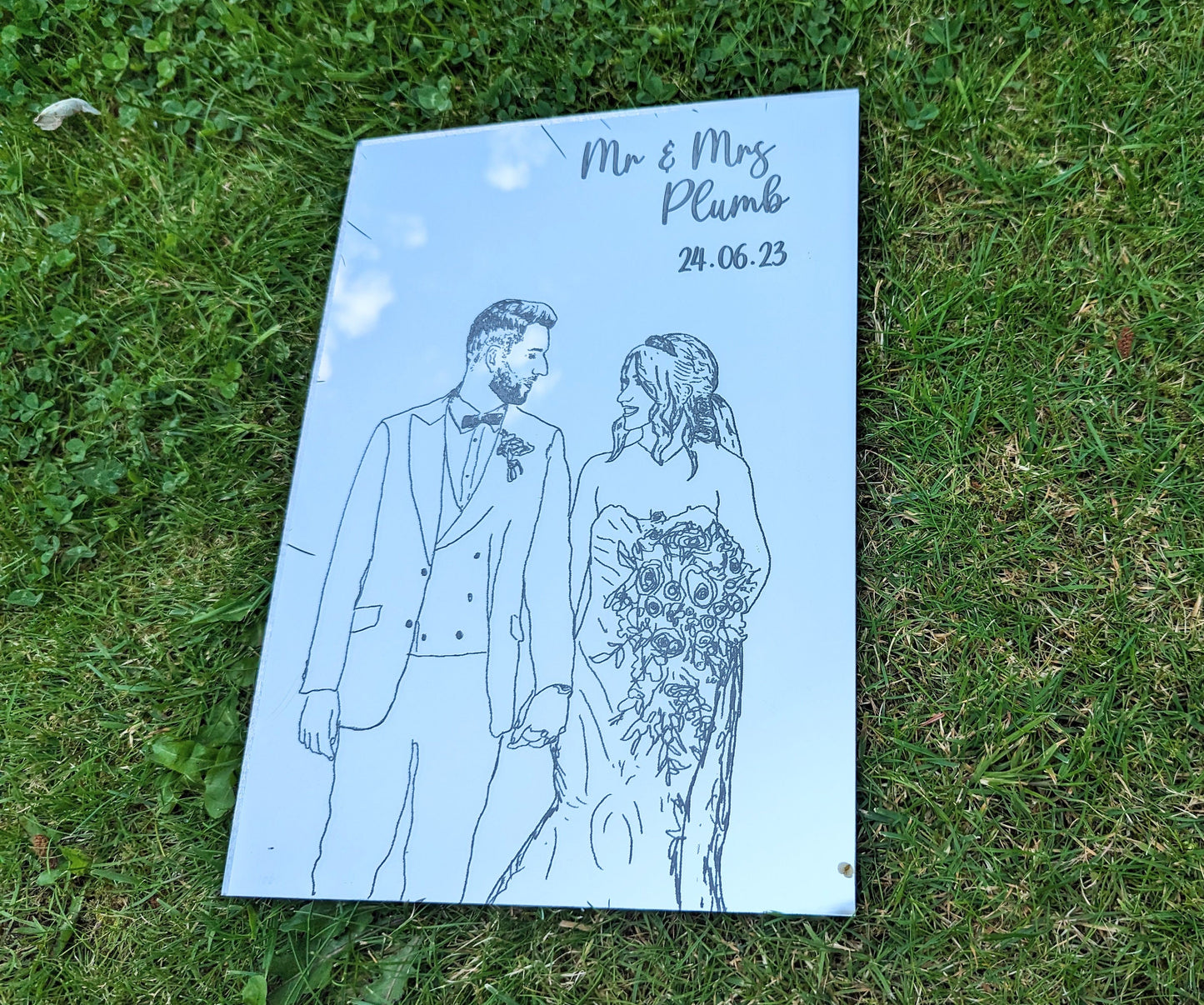 Wedding or anniversary gift. Wedding line drawing gift. Hand drawn wedding portrait engraved on mirrored acrylic. Wedding memory keepsake.