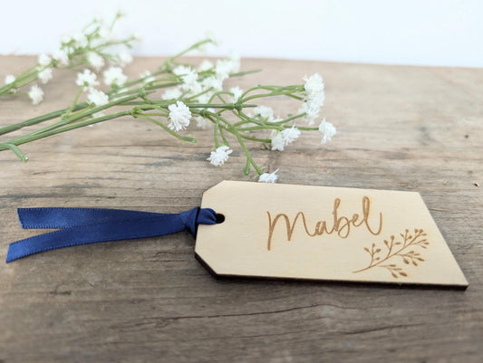 Personalised Wooden Place Card Tags with or without ribbon, available in different colours. Wedding Wooden Place Name Tags. Wood Name Tags.